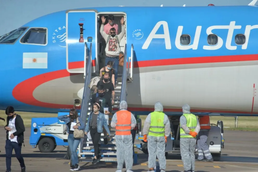 Histórico: Se concretó el primer vuelo de Buenos Aires a Viedma en pandemia