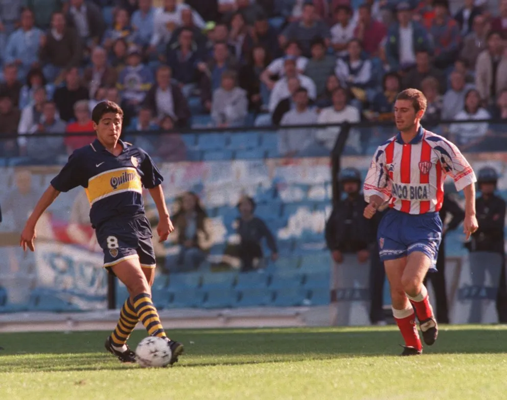 Leyenda de la historia azul y oro: a 24 años del debut de Juan Román Riquelme