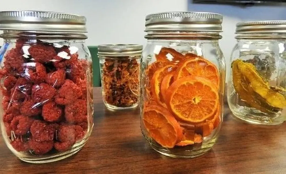 ¿Qué diferencias hay entre comer frutas frescas y deshidratadas?