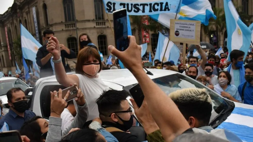 Bullrich reconoció que utilizó pasajes oficiales para participar de una marcha