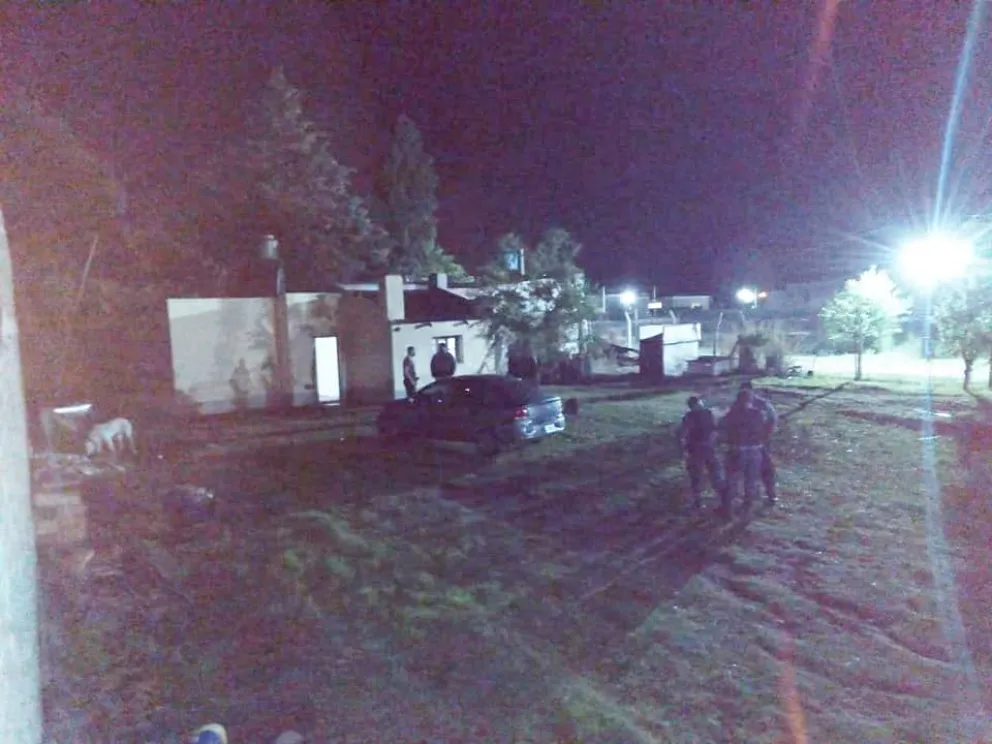 Policías detenidos en Roca: agredieron a una mujer y se atrincheraron con armas