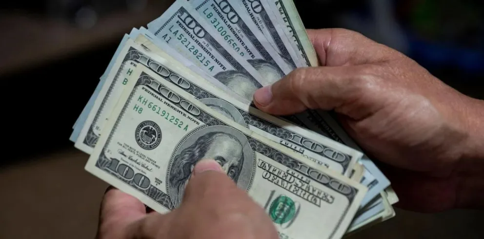 Dólar blue: sigue en alza y se amplía la brecha con el oficial