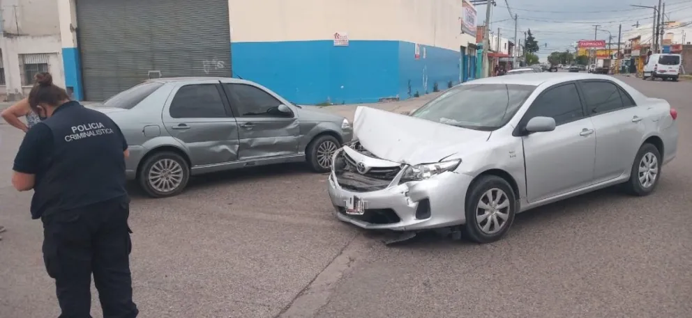 Tremendo choque en una esquina viedmense