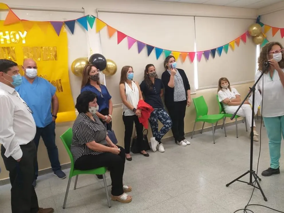 Homenajearon a una profesional del Hospital Zatti que se retiró tras 39 años de servicio