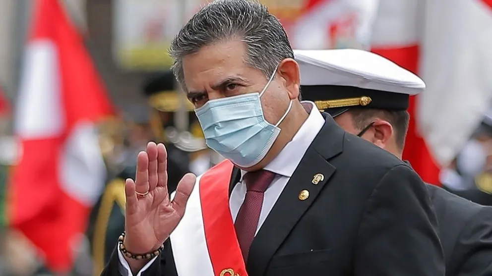 Renunció el presidente de Perú, jaqueado por el Congreso y las protestas