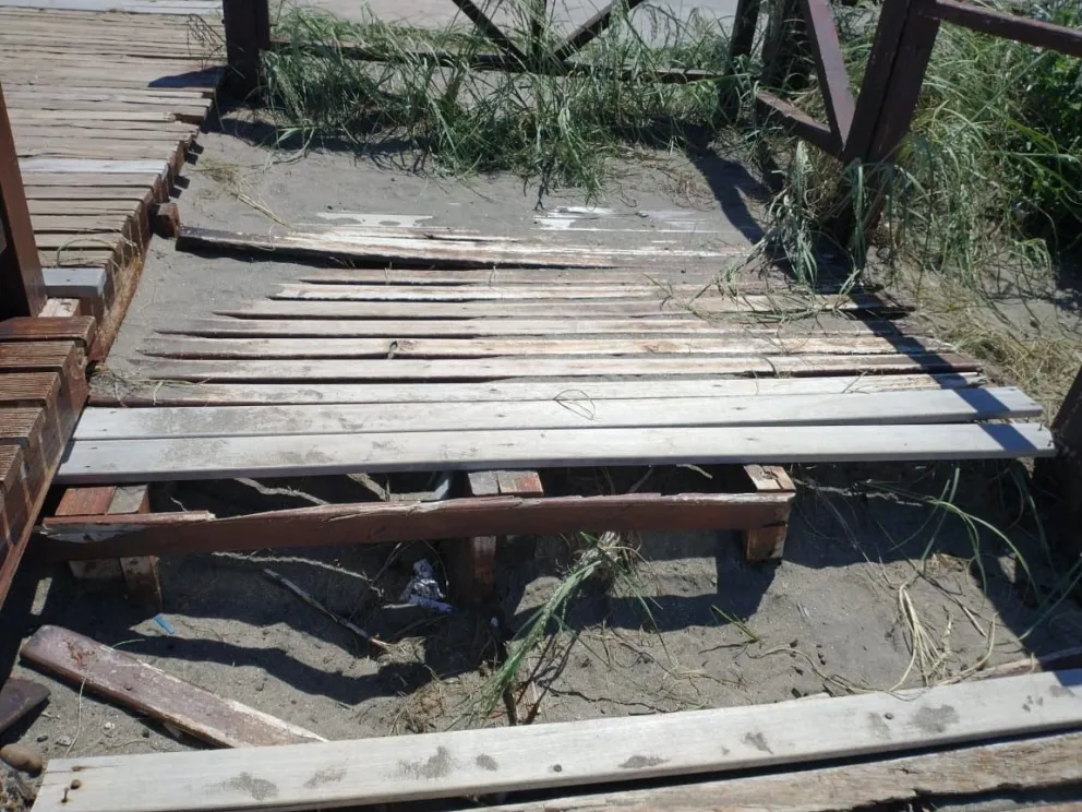 El Cóndor con problemas en la costanera