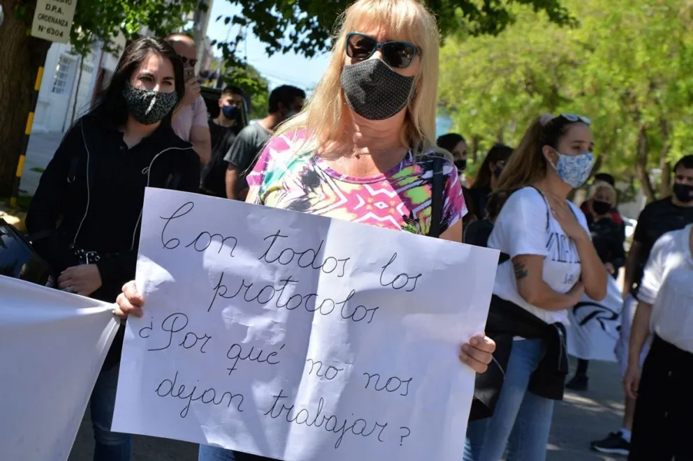 Empleados del Casino protestaron frente a la Municipalidad