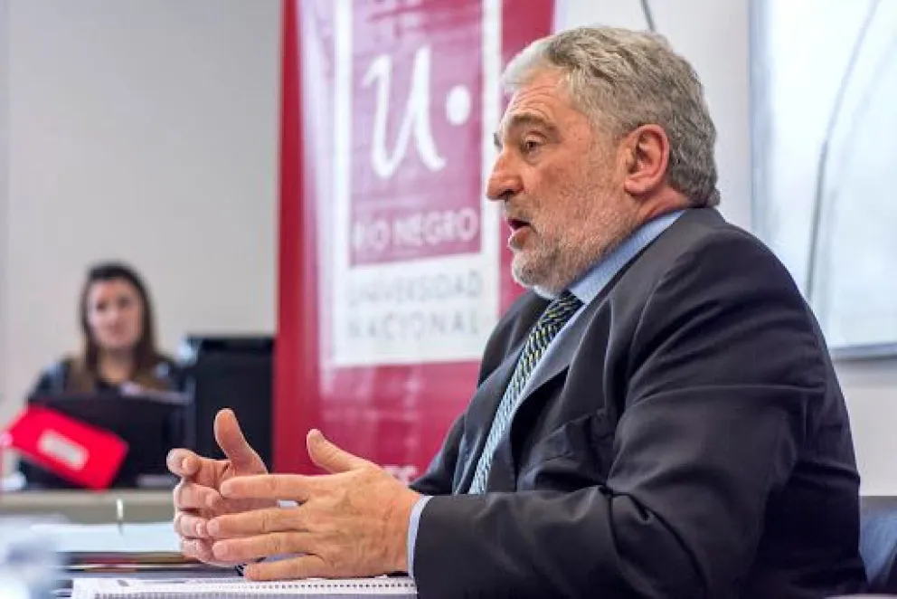 Malestar por el “desfasado” aumento de sueldo del rector de la UNRN