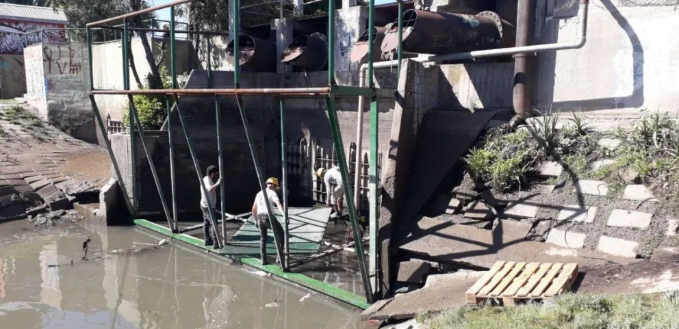 Casi listo el canasto contenedor que evitará que residuos lleguen al río