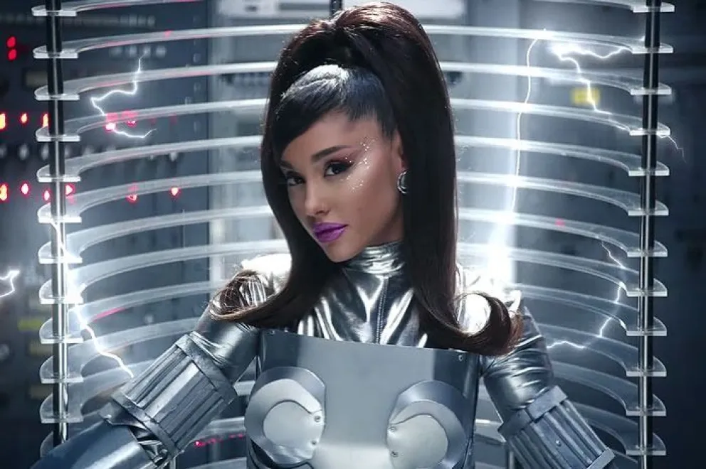 "34+35": Ariana Grande estrena su videoclip más hot