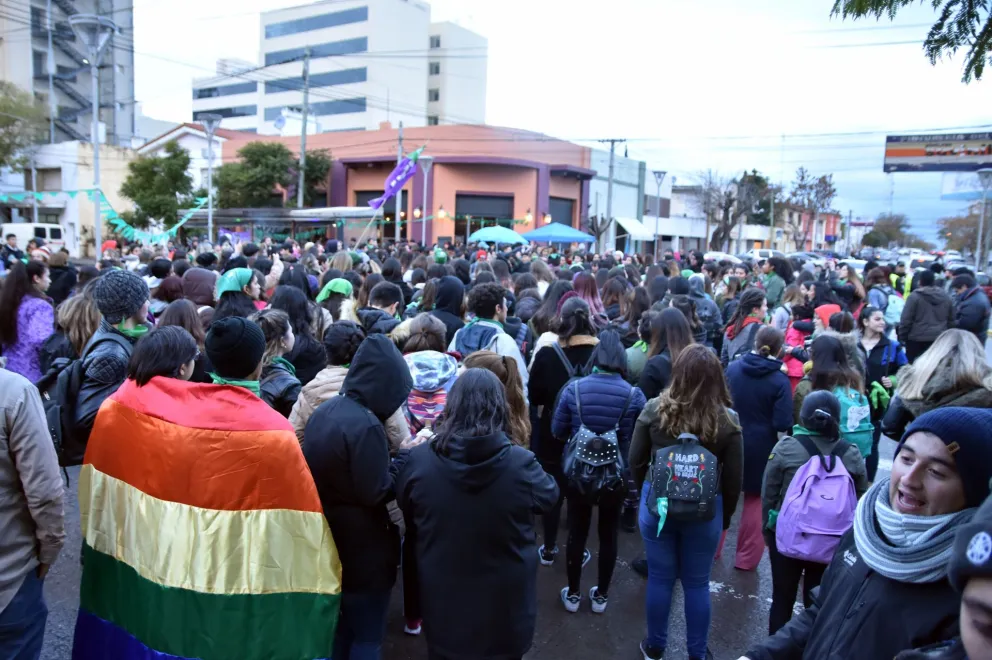 La despenalización del aborto vuelve a dividir a la sociedad: voces en Viedma