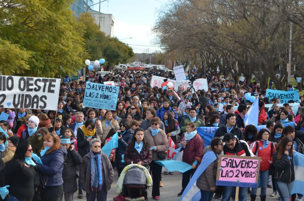 Pastor planteó que con el aborto se impide que nazcan futuros científicos, ingenieros y senadores
