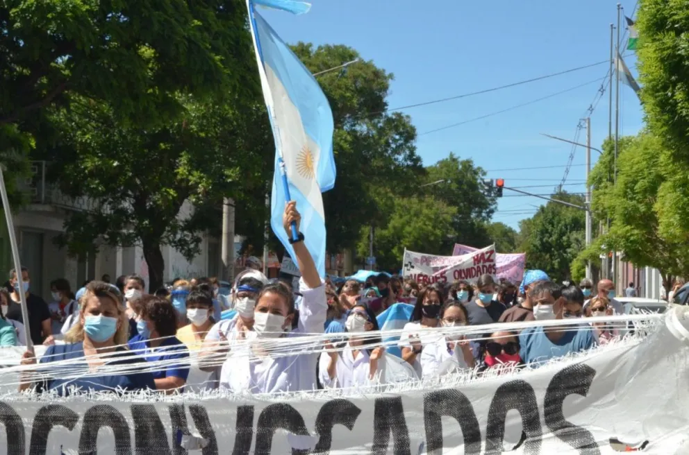 Tensa jornada con los reclamos de Salud y de UPCN