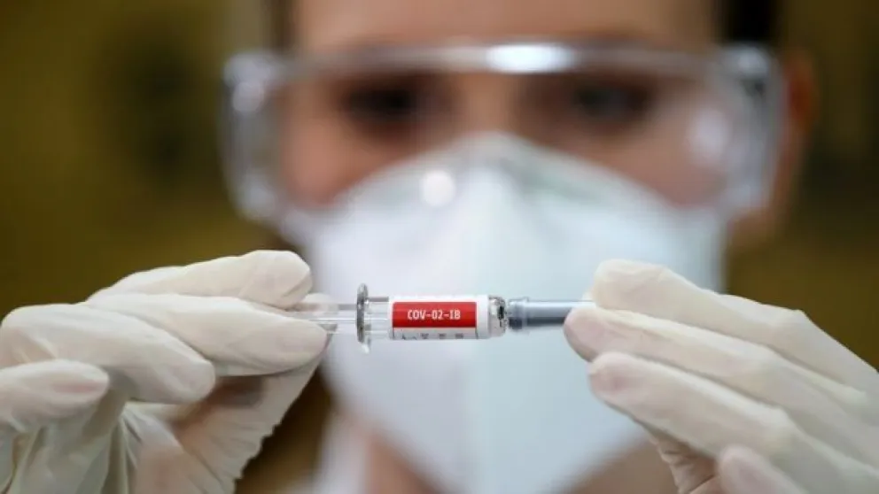 Brasil recibió el primer lote con 120.000 dosis de la vacuna CoronaVac china
