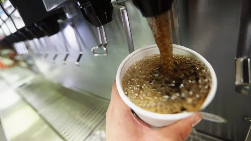 Más de 800 mil argentinos se enferman por año por consumir bebidas azucaradas
