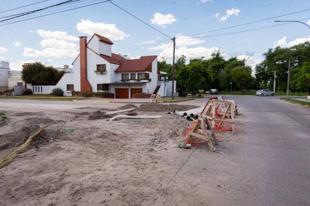 Recambio cloacal en la calle Ceferino: una obra que nunca termina