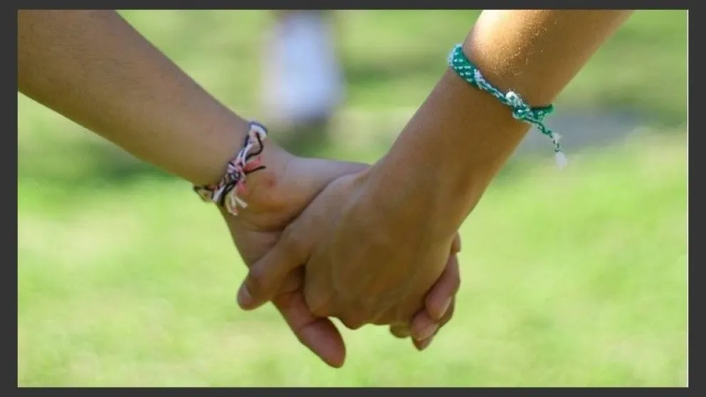 Buscan familia transitoria para dos hermanos de 10 y 12 años