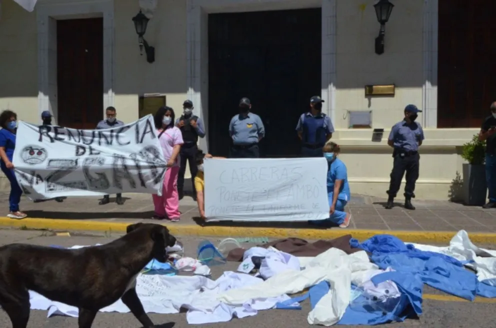 El Gobierno se sienta a negociar con el personal sanitario