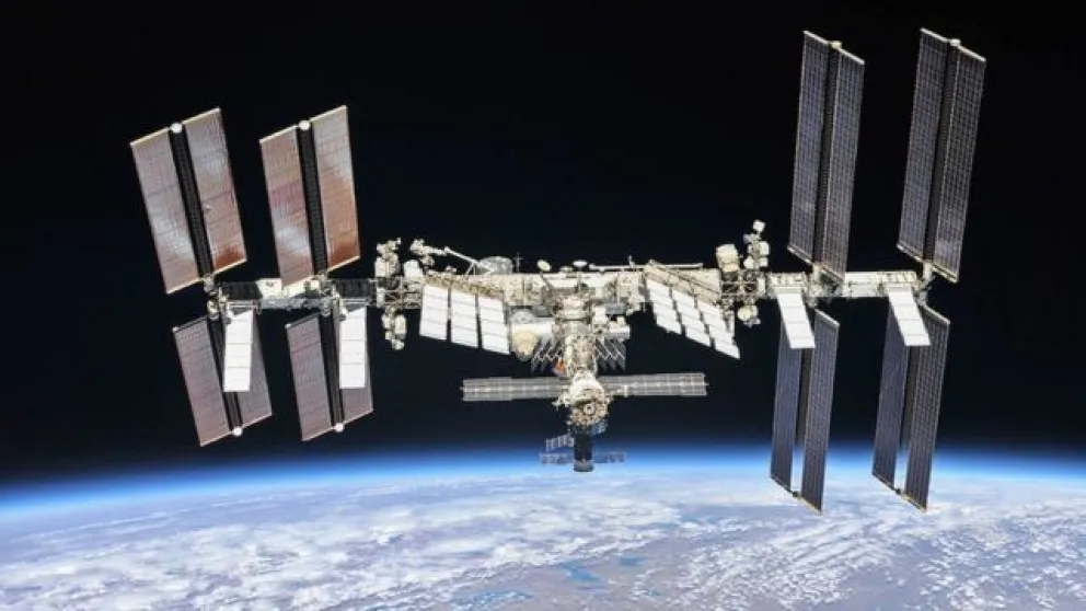 Desde una estación espacial filman a 150 ovnis dirigiéndose hacia la Tierra