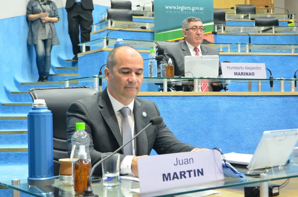 Juan Martín: "Mientras negaban la capitalidad ponían barbijos a las estatuas"