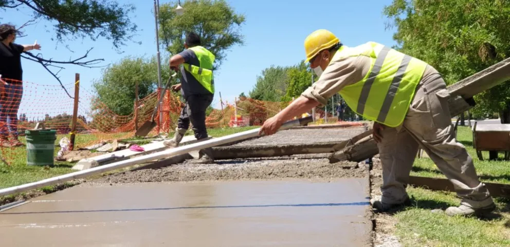 Se reparan veredas de la Costanera