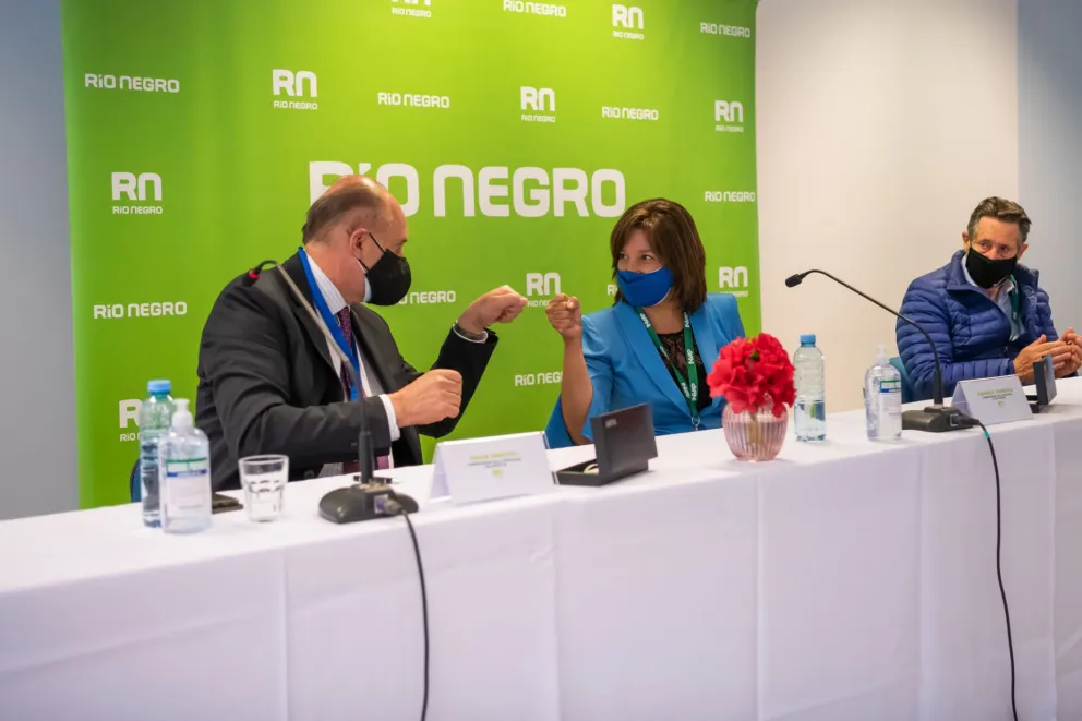 La Gobernadora Carreras se aisló por contacto estrecho