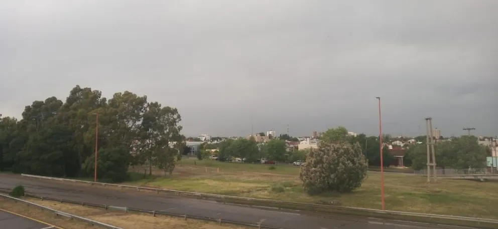 Hay alerta meteorológica y adelantan más lluvia y viento