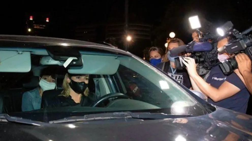 No dejaron entrar a Rocío Oliva al velorio del Diez: la mandaron a hacer fila