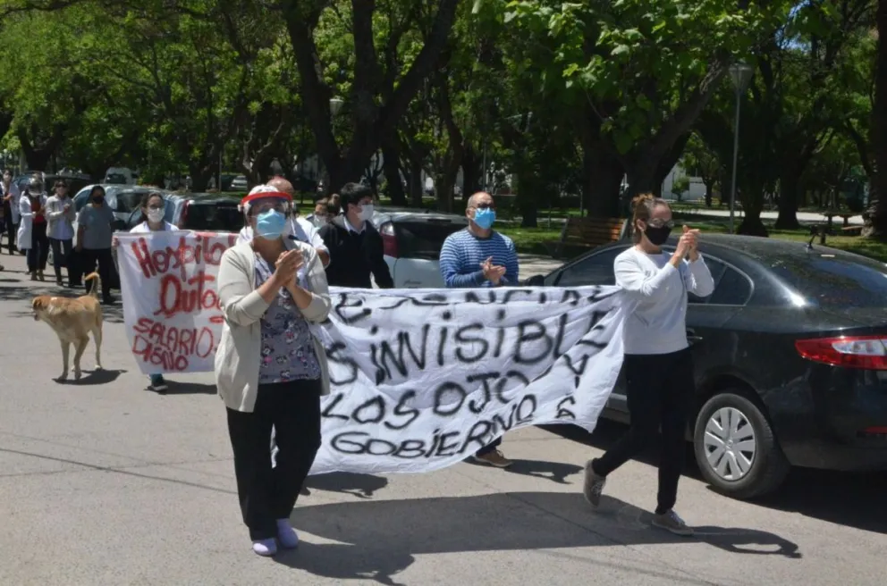 Trabajadores de Salud reclamaron frente a Gobierno y dentro del Ministerio