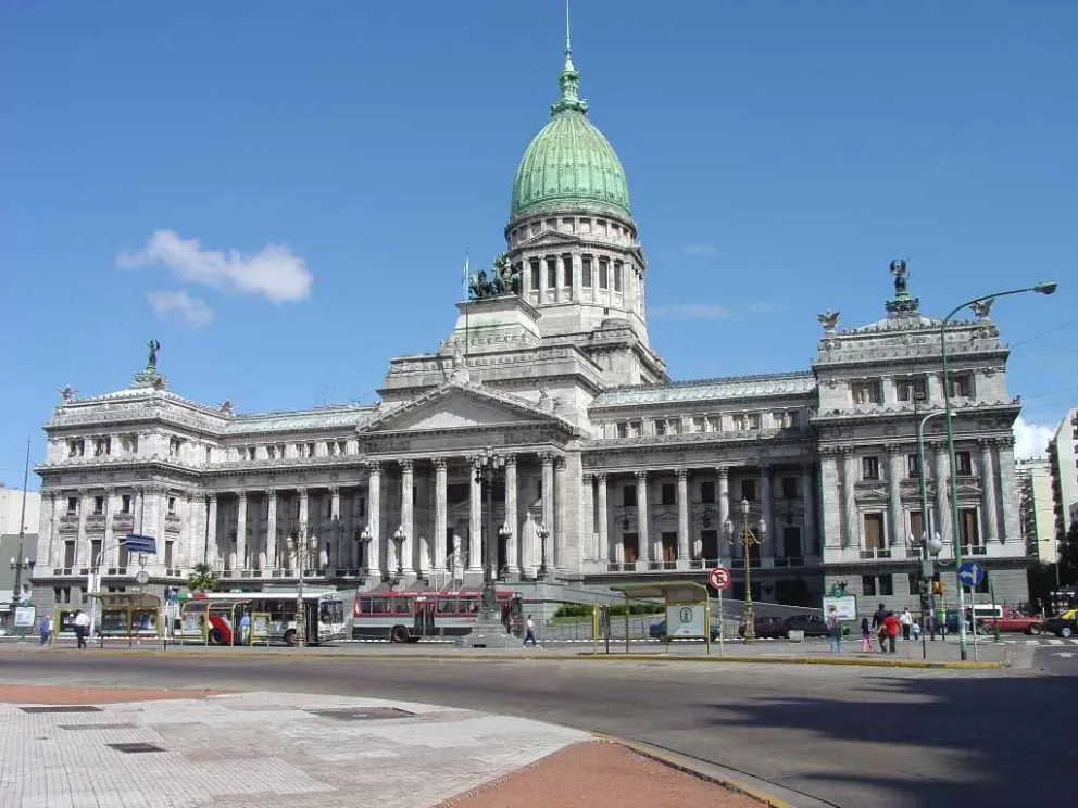 Sesiona el Senado para homenajear a Maradona
