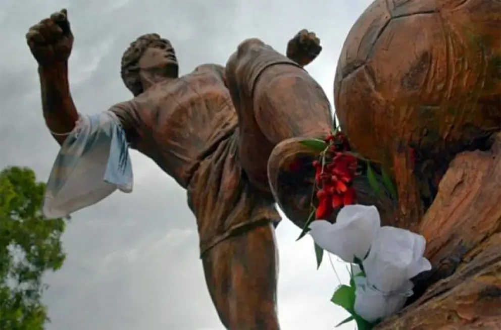 Se cumplirá la promesa: Maradona tendrá una estatua en el Aeropuerto de Ezeiza