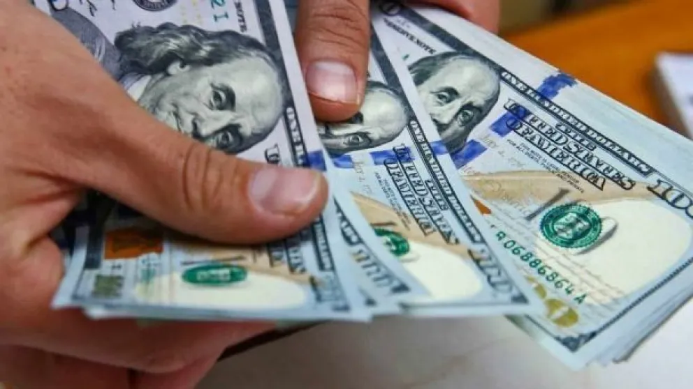 Dólar Blue: $150 para la compra y $156 para la venta.