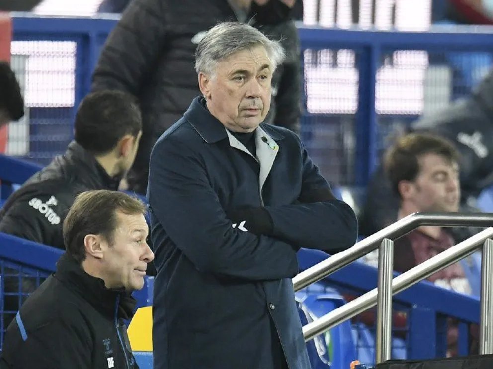 El llanto conmovedor de Carlo Ancelotti en el minuto de silencio por Maradona