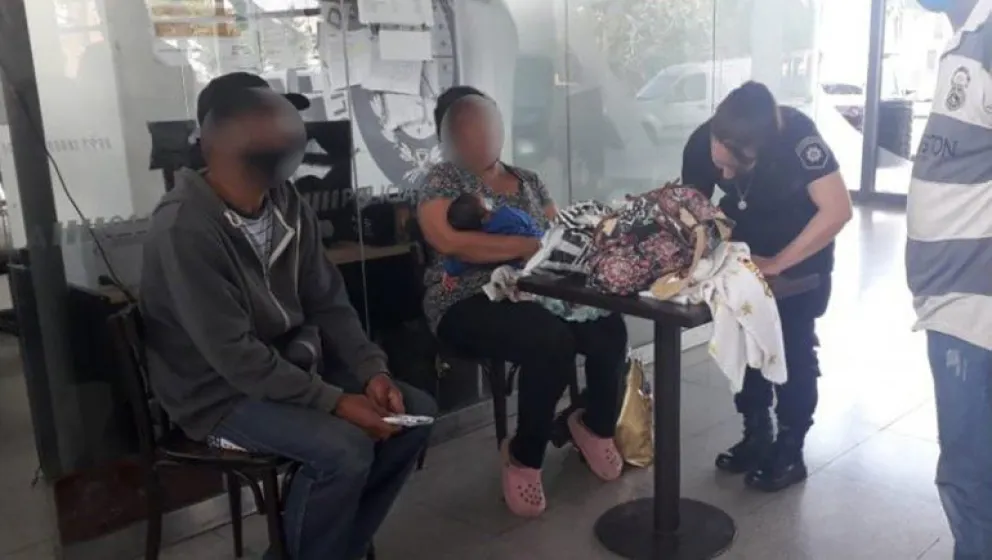 Demencial: Atraparon a una pareja cuando vendía a su bebé por 40 mil pesos