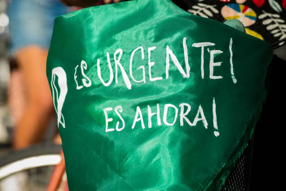 Convocan a un "pañuelazo" en el inicio del debate por el aborto legal
