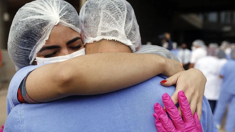 COVID: en los países de la Unión Europea se aplana la curva de contagios
