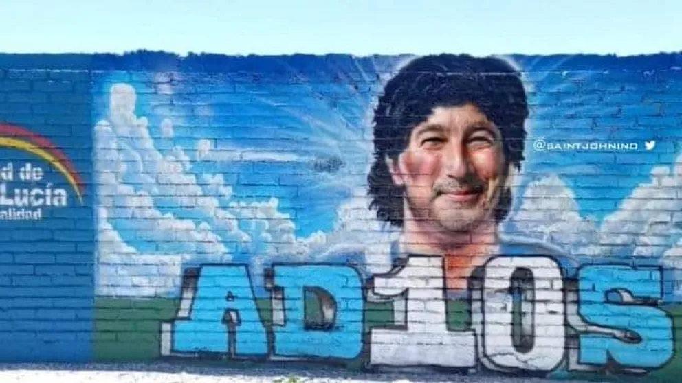 El mural de Maradona editado con la cara de Pachu Peña que se volvió viral