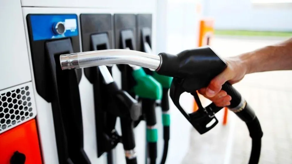 Postergan hasta mediados de diciembre la suba en el impuesto a los combustibles