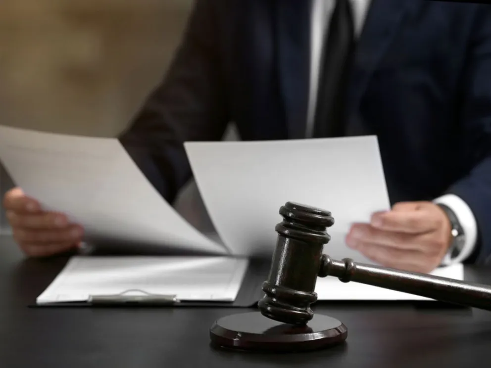 Condenada a pagar el seguro y por daño moral