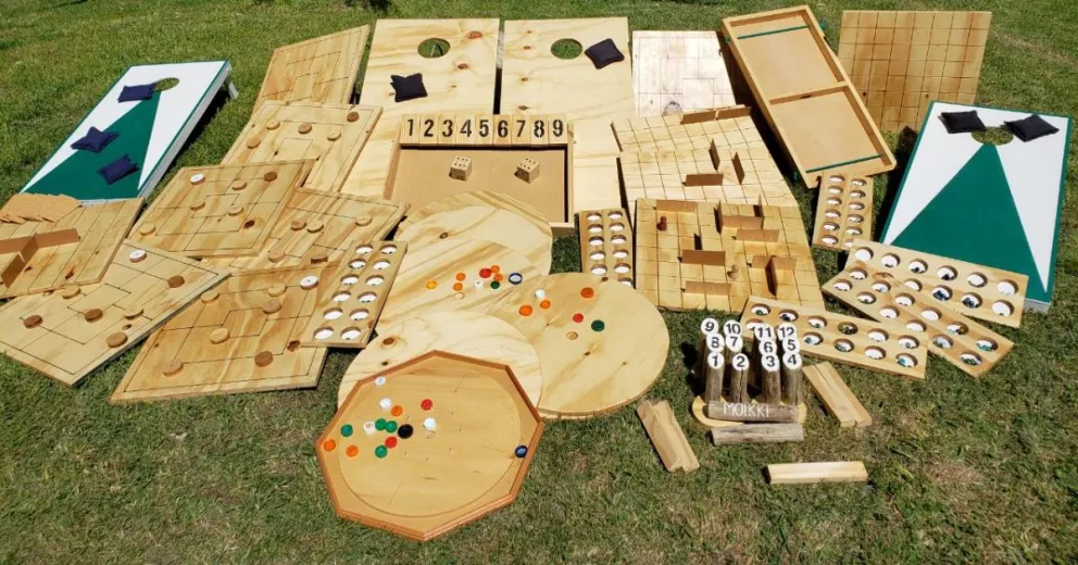Fabrican juegos alternativos con materiales reciclables