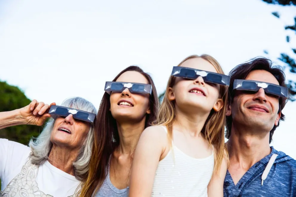 Eclipse: "es súper peligroso no usar protección"