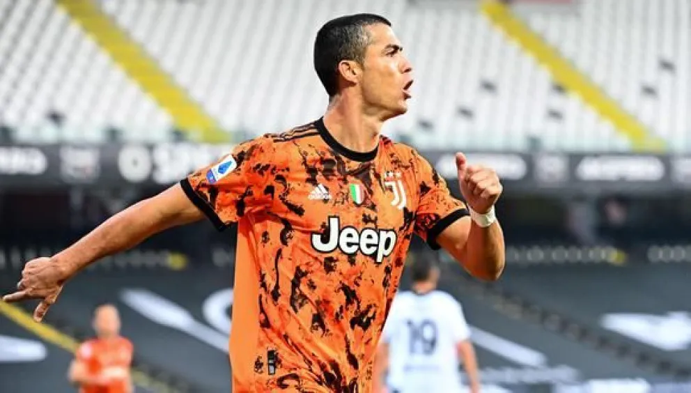 Cristiano ya es el tercer máximo goleador de la historia del fútbol profesional