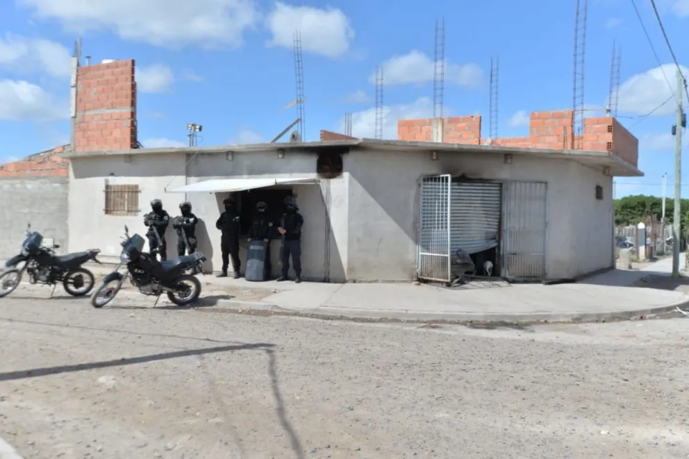 Intentaron quemar la casa del presunto abusador de una menor