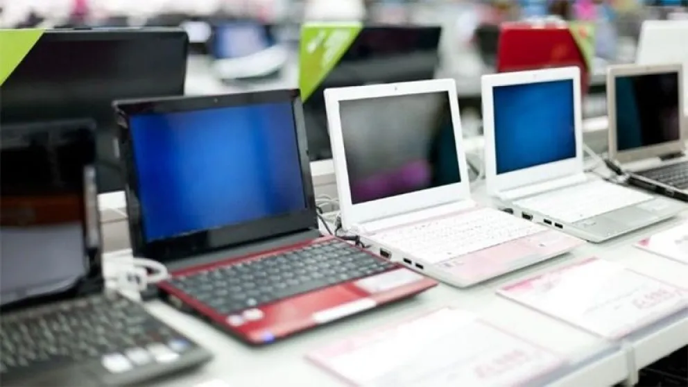 El Nación relanzó créditos para computadoras destinados a docentes: cómo acceder