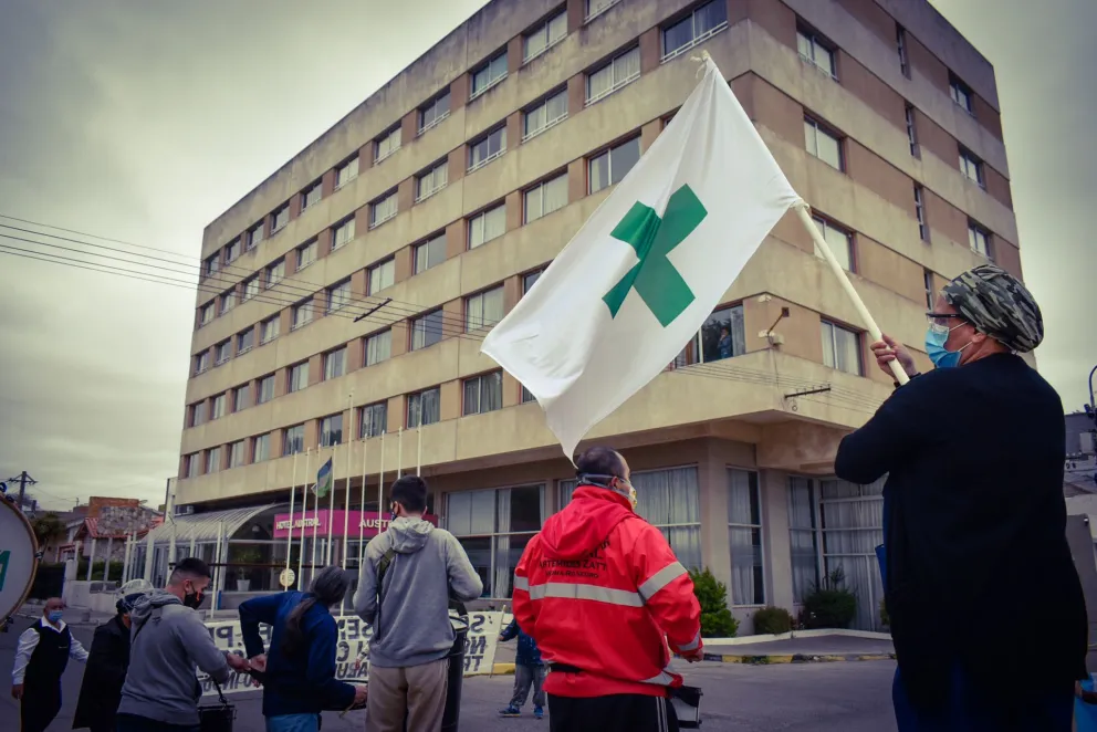 Salud: El Gobierno analizará la incorporación de sumas fijas al básico