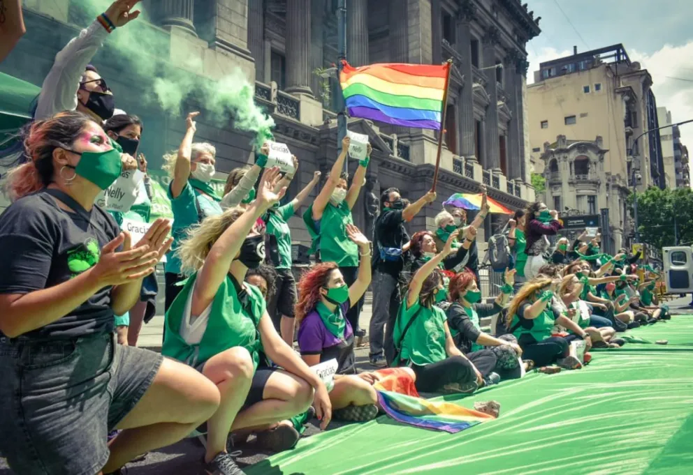 Con la lente de Noticias: Movilización y pañuelazo frente al Congreso