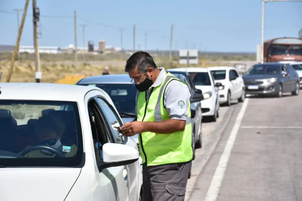 Finde largo: más de 2 kilómetros de cola para ingresar a Las Grutas