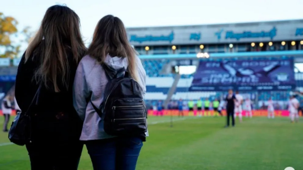 Gimnasia homenajeó a Maradona con Dalma y Giannina presentes