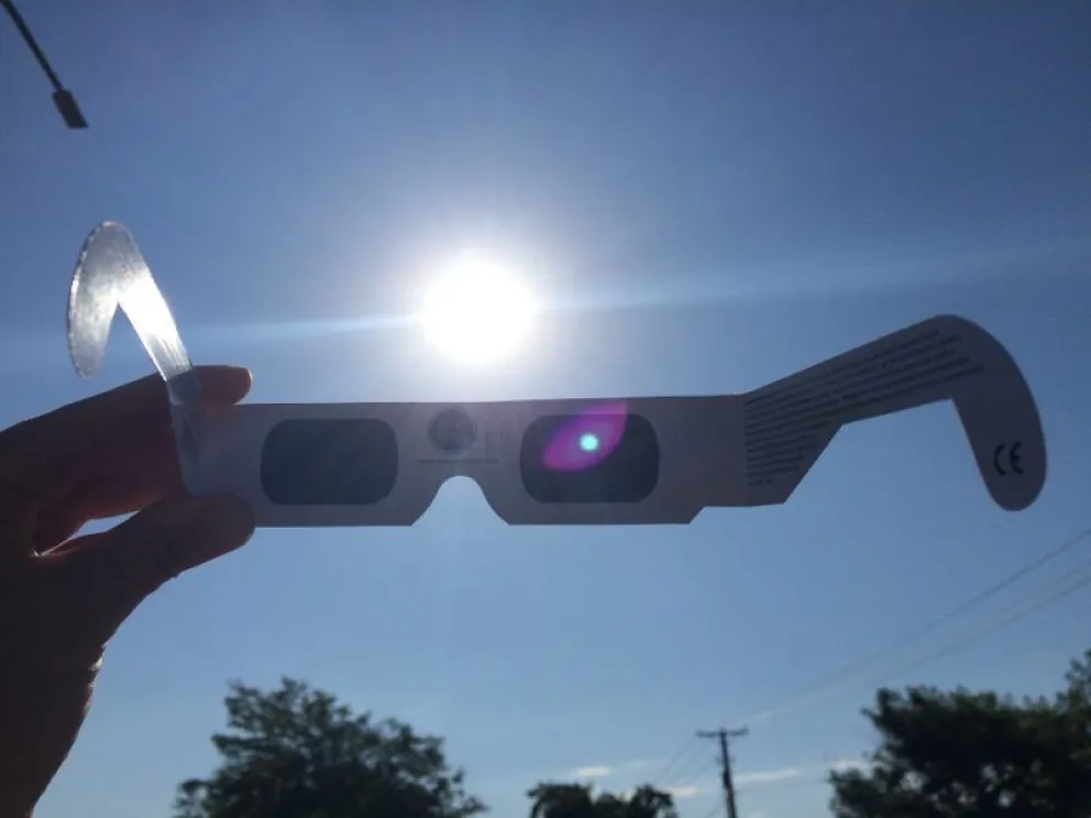 El municipio va a repartir lentes en los barrios de Viedma para ver el Eclipse
