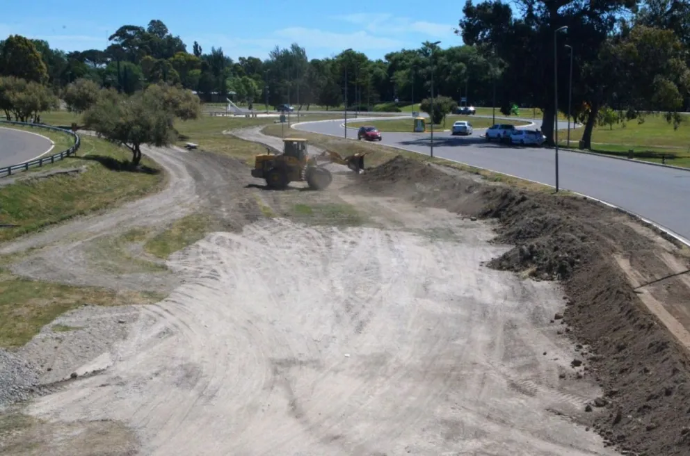 Trabajos en el parque Ferreira para la instalación de los carros de comida